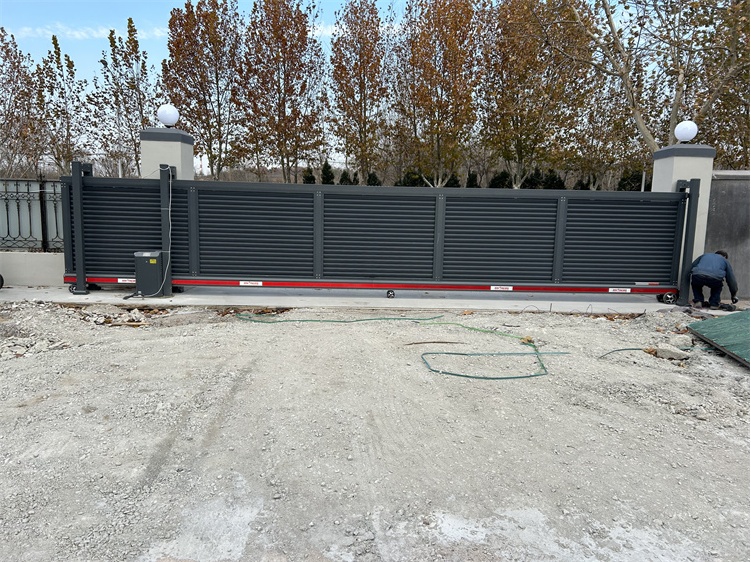 平移直線(xiàn)封板門(mén)、青島國(guó)興橡塑制品有限公司