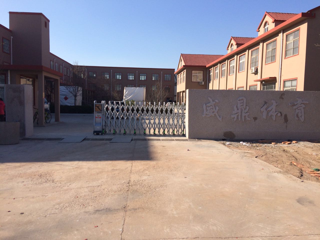 青島威鼎體育用品電動(dòng)門案例