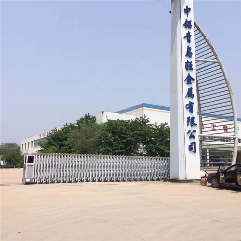 中鋁青島輕金屬-電動(dòng)伸縮門(mén)